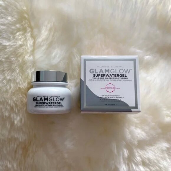 GLAMGLOW SuperWaterGel Triple Acid Oil-Free Moisturizer (50 ml) - Picture 3 of 4